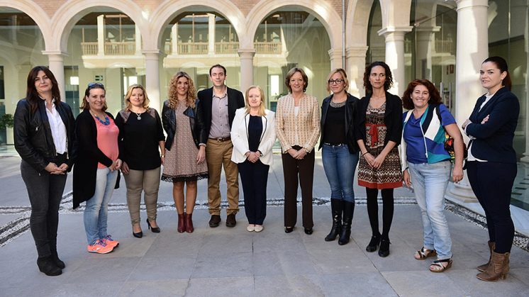 La consejera de Agricultura ha mantenido un encuentro con mujeres emprendedoras en Granada. Foto: J. M. Grimaldi