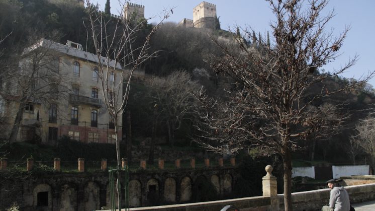 El Hotel Reúma se encuentra en las 'faldas' de la Alhambra. Foto: Álex Cámara (archivo)