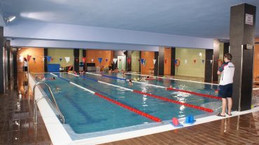 La piscina cubierta de Alhendín ofrece nado en familia este sábado