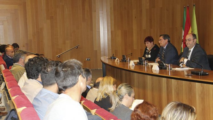 Entrena ha presidido la reunión con los alcaldes de la provincia. Foto: Diputación de Granada.