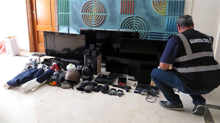 Algunos de los elementos que han sido sustraídos tras el robo. Foto: Guardia Civil