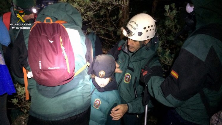 Rescatados cuatro niños y seis adultos que se quedaron enriscados en Sierra Nevada