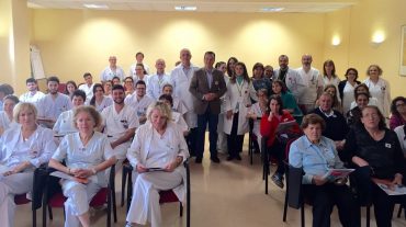 Enfermeros del Complejo Hospitalario de Granada organizan talleres para formar a cuidadores en prevención de úlceras por presión