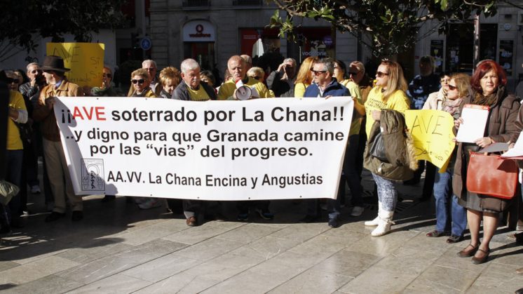 Los vecinos de la Chana han llevado su reivindicación hasta la plaza del Carmen. Foto: Álex Cámara