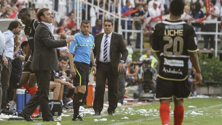 Sandoval en el último partido en el que dirigió al Rayo, precisamente contra el Granada. Foto: Álex Cámara