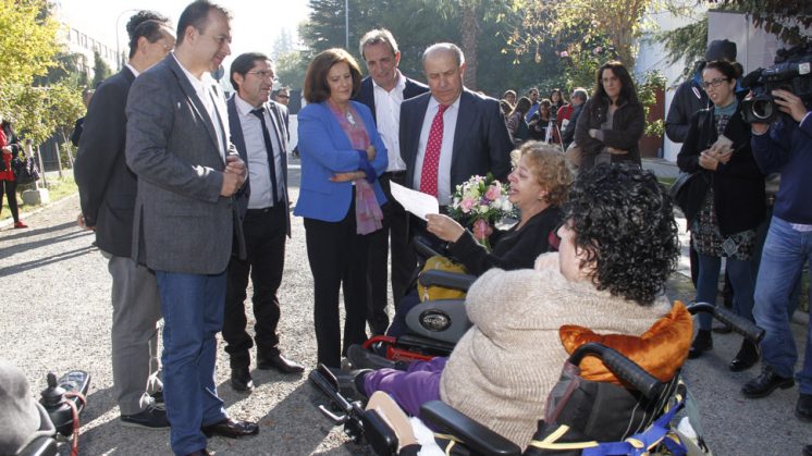 En la provincia de Granada, el número de plazas financiadas públicamente es 5.401, de las que 3.357 son de personas mayores y 2.044 de personas con discapacidad. Foto: Álex Cámara
