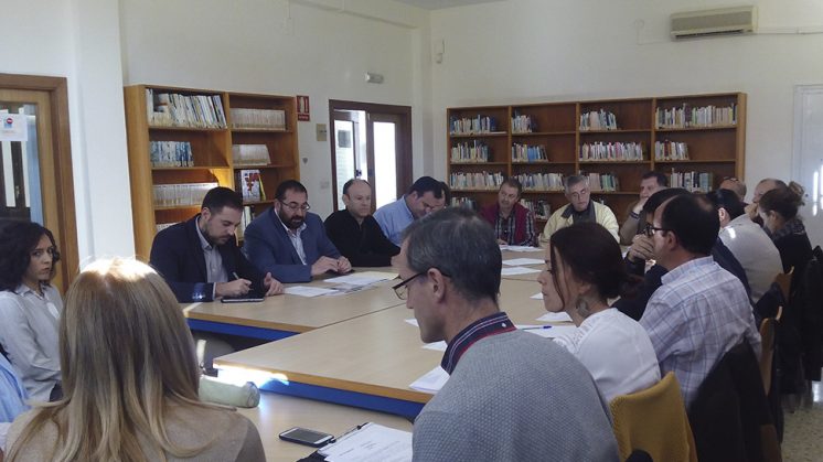 El delegado de Educación ha participado en una reunión que abarca a más de 40 localidades de la provincia. Foto: aG
