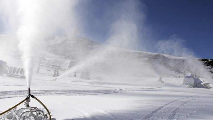 Sierra Nevada ha probado las líneas de producción de nieve por la bajada de temperaturas. Foto: Sierra Nevada
