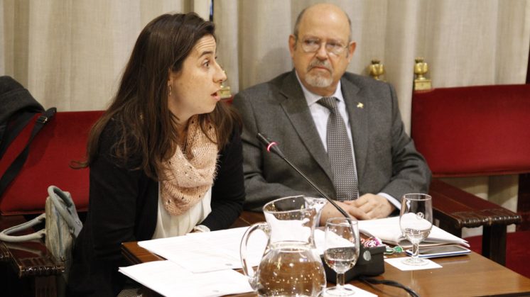 La concejal de Vamos Granada Marta Gutiérrez durante su intervención. Foto: Álex Cámara