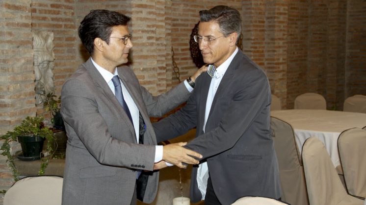 Cuenca y Salvador, durante las reuniones celebradas para intentar llegar a un acuerdo de gobernabilidad. Foto: Álex Cámara