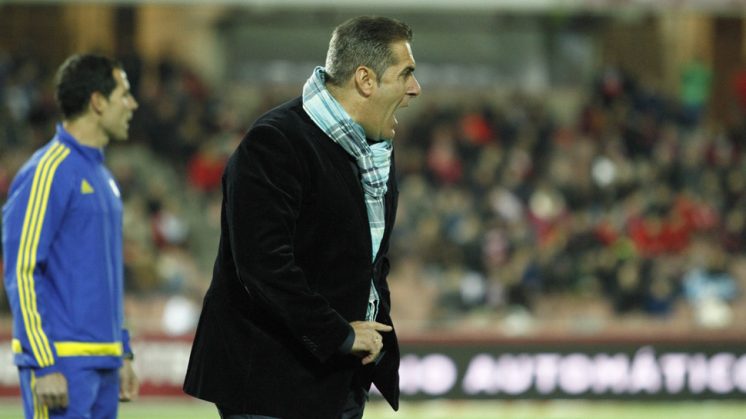 Sandoval anima a sus jugadores en el partido contra el Leganés. Foto: Álex Cámara