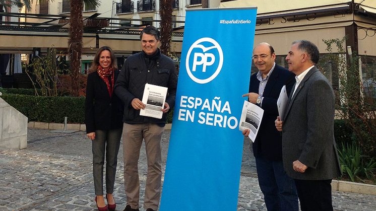 Los 'populares' han desarrollado su acto de campaña de este lunes en la plaza de la Romanilla. Foto: aG