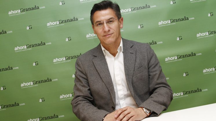 El candidato de Ciudadanos al Congreso por Granada, Luis Salvador en la redacción de aG. Foto: Álex Cámara
