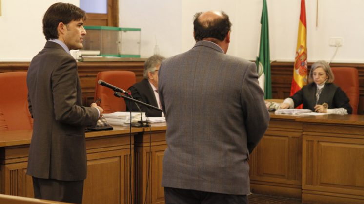 Sergio Bueno y el exsecretario, durante la vista oral que ha concluido este miércoles. Foto: Álex Cámara