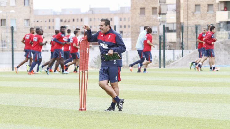 José Ramón Sandoval, en un entrenamiento con el Granada CF. Foto: Álex Cámara