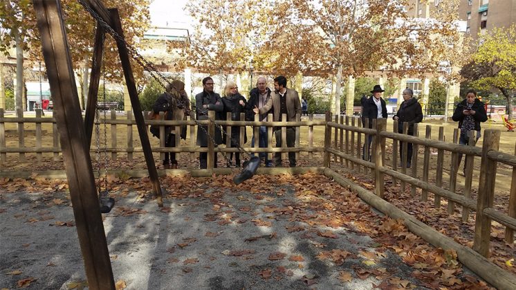 Los socialistas visitan este parque de la zona de Alminares un año después de que el equipo de Gobierno se comprometiera a acometer una intervención urgente. Foto: aG