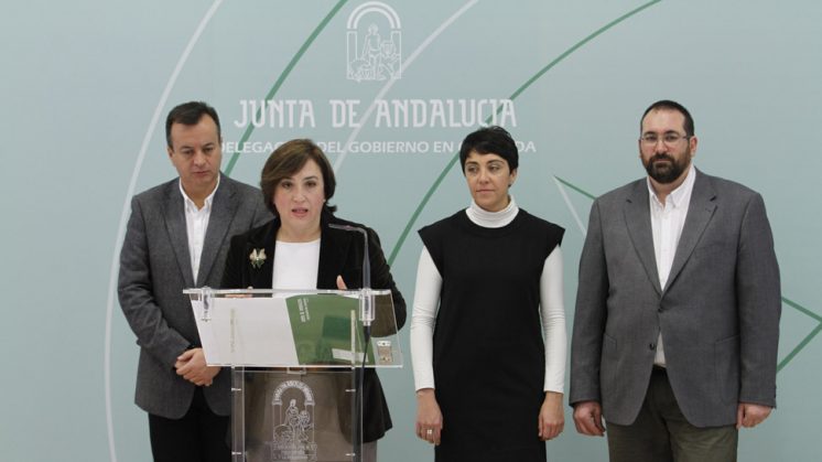 La delegada del Gobierno, Sandra García, ha dado a conocer los galardones junto a los delegados de Educación, Salud y Fomento. Foto: Álex Cámara