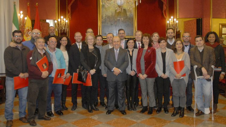Los presidentes de la Unión de personas sordas de Europa (EUD), de la Confederación Estatal (CNSE) y de ASOGRA han mantenido este viernes un encuentro con el alcalde. Foto: aG