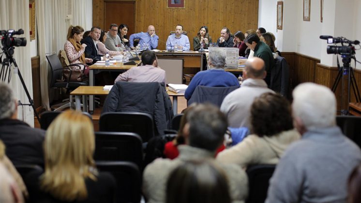 Sesión de pleno de presupuestos en Peligros este martes por la tarde. Foto: aG