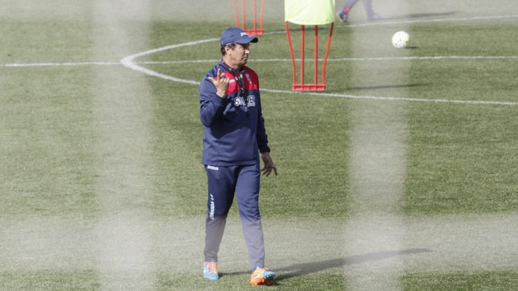 José González afronta su primer partido como entrenador granadinista. Foto: Álex Cámara
