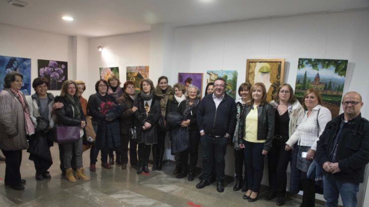 'Femenino Plural' está organizada en colaboración por el Taller Municipal de Pintura, la Asociación de Pintores 'Las Eras de Armilla' y el Aula de Pintura de la Asociación de Mayores de Armilla. Foto: aG