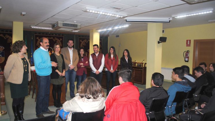 El alcalde de Maracena recibe a jóvenes italianos participantes en el programa Erasmus + que han pasado ocho días conviviendo con estudiantes del municipio. Foto: aG