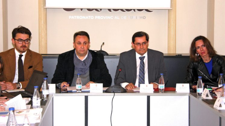 El presidente de la Diputación, José Entrena, ha presidido esta reunión donde se han establecido más de 300 directrices a seguir. Foto: aG | Dipgra