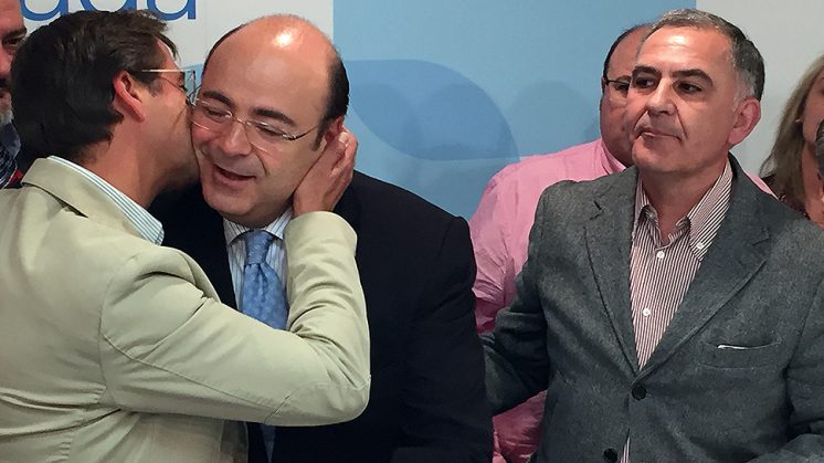 Sebastián Pérez recibe el afectuoso respaldo de su cúpula provincial. Foto: Luis F. Ruiz