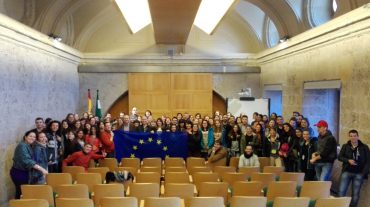 Más de 80 jóvenes voluntarios de la UE se reúnen con la coordinadora del IAJ