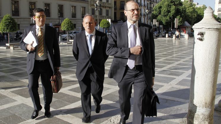 Uno de los empresarios investigados en la "trama de corrupción" de Granada, José Julián Romero (en el centro de la imagen). Foto: Álex Cámara
