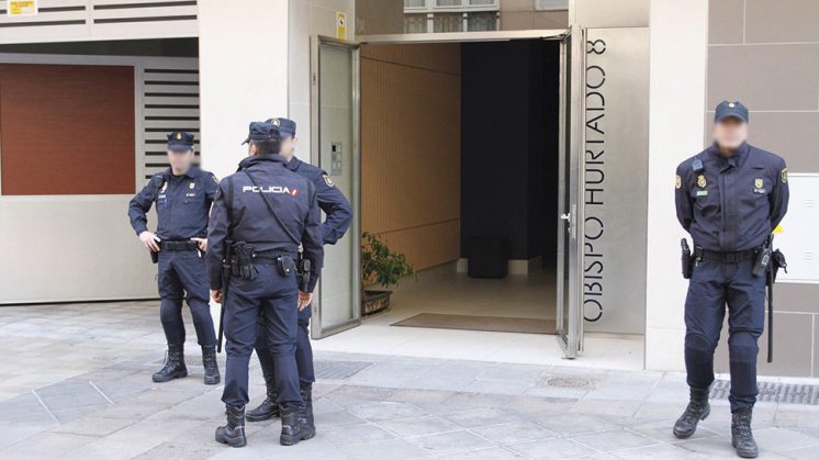 El alcalde de Granada ha estado detenido en su casa. Foto: Álex Cámara