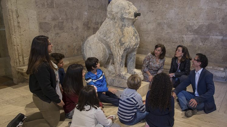Los niños han sido los protagonistas del Museo de la Alhambra en la celebración del Día Internacional de los Museos, cuyo lema de este año ha sido 'Museos y Paisajes Culturales'. Foto: aG