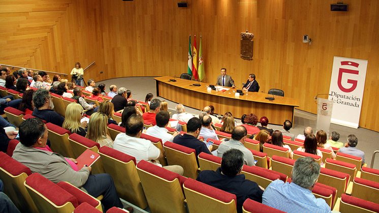 Unos 150 alcaldes y representantes municipales han asistido al encuentro. Foto: Julio Grosso (Dipgra) / aG