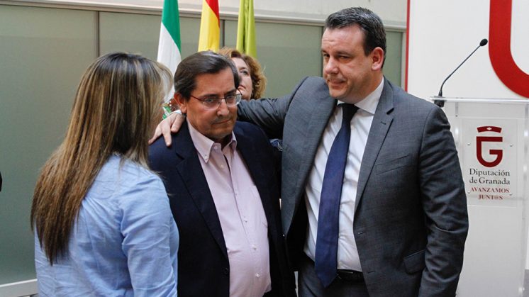 Lorente ha estado apoyado por sus compañeros de corporación, entre ellos el presidente de la Diputación. Foto: Álex Cámara