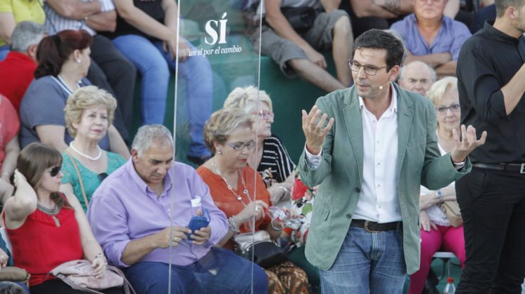 Cuenca, durante su intervención en el mitin de Granada. Foto: Álex Cámara