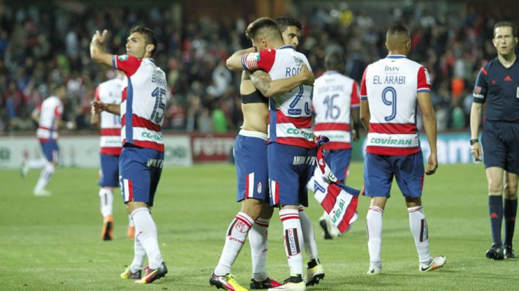 Los jugadores del Granada CF celebran el gol de Costa, el del triunfo sobre Las Palmas. Foto: Álex Cámara