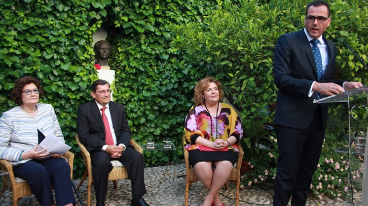 El alcalde de Fuente Vaqueros, durante su discurso. Foto: Luis F. Ruiz