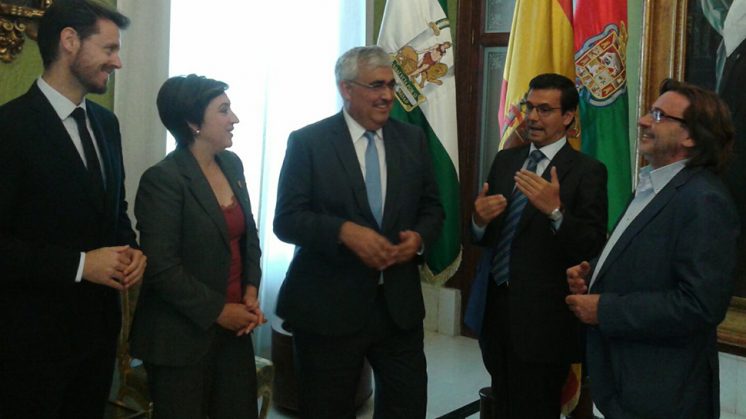 El consejero de economía, Antonio Ramírez de Arellano, ha realizado una visita institucional al Ayuntamiento de Granada. Foto: aG