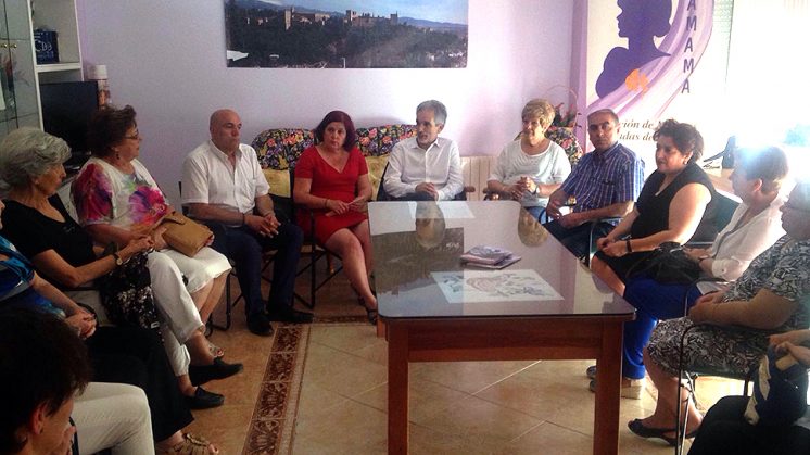 El PSOE ha mantenido una reunión con la Asociación de Mujeres Andaluzas Mastectomizadas (AMAMA). Foto: PSOE / aG