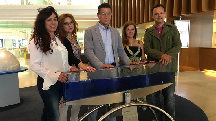 Luis Salvador junto a varios miembros de la candidatura al Congreso de Ciudadanos por Granada en el Parque de las Ciencias. Foto: aG