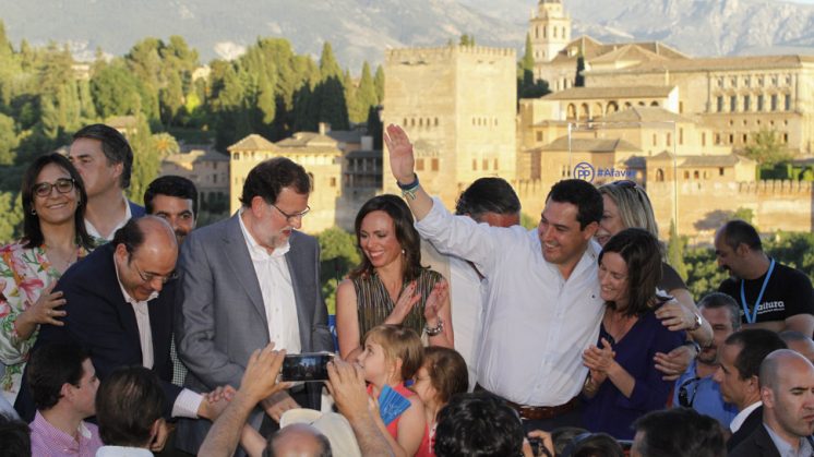 Juanma Moreno, Rocío Díaz, Concha de Santa Ana y Sebastián Pérez, junto a Rajoy antes del comienzo del mitin. Foto: Álex Cámara 