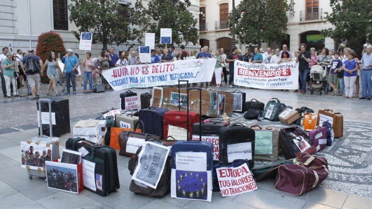 Tras la movilización, se ha leído un manifiesto en la Plaza del Carmen en apoyo a los refugiados. Foto: Álex Cámara