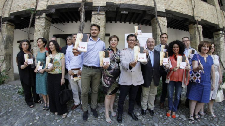 El folleto se distribuirá en Granada y provincia y ha contado con la colaboración de la Federación Provincial de Empresas de Hostelería y Turismo. Foto: Álex Cámara