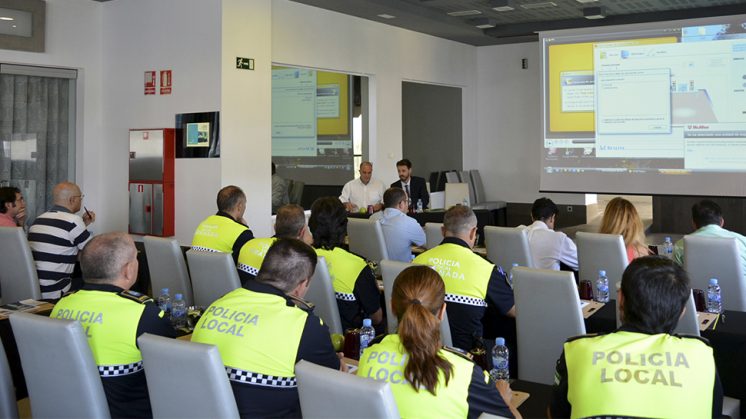 Junta, DGT y policías locales de Granada han mantenido un encuentro este miércoles. Foto: aG