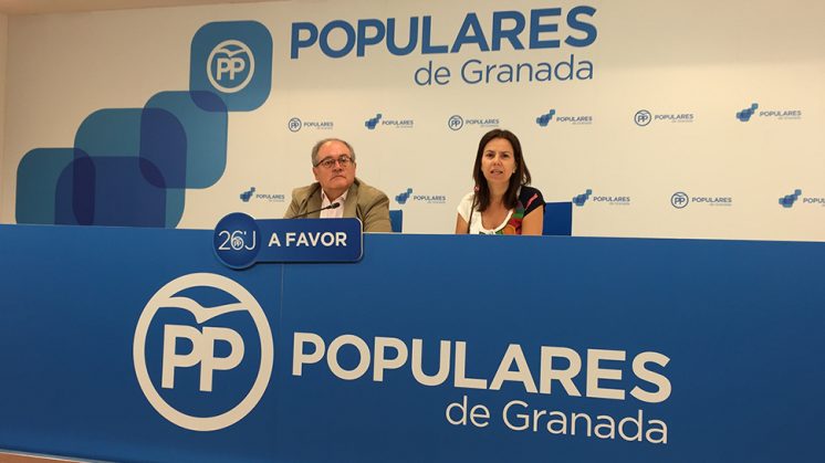 Antonio Ayllón y Ana Vanessa García, durante la rueda de prensa ofrecida este lunes. Foto: Luis F. Ruiz
