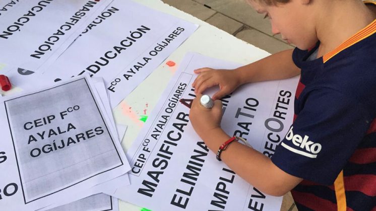 Los padres y madres del AMPA Cervantes participarán este martes en una concentración a las puertas de la Delegación de Educación. Foto: aG