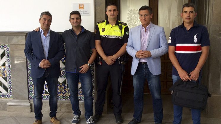 Ciudadanos se reunió este lunes con miembros del Sindicato Independiente de Policía Local de Granada (SIPLG). Foto: aG
