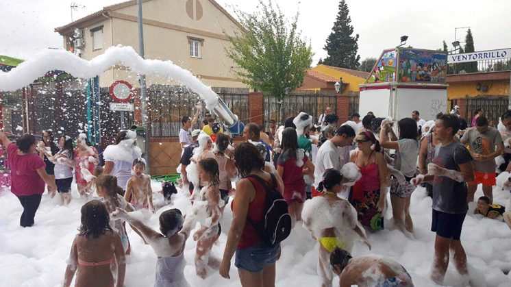 La fiesta de la espuma ha sido uno de los atractivos de los festejos. Foto: Ayuntamiento / aG 