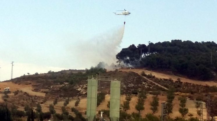 Medios aéreos del Infoca han trabajado en el fuego. Foto: José Luis Zurita (@zurita1969)