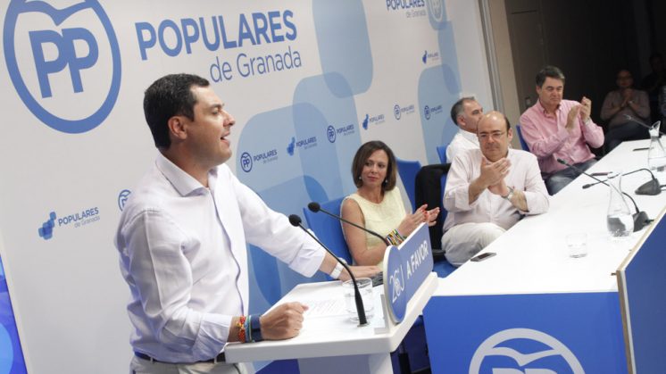 El presidente del PP andaluz, Juan Manuel Moreno, durante su intervención en la Junta Directiva Provincial del PP de Granada. Foto: Álex Cámara
